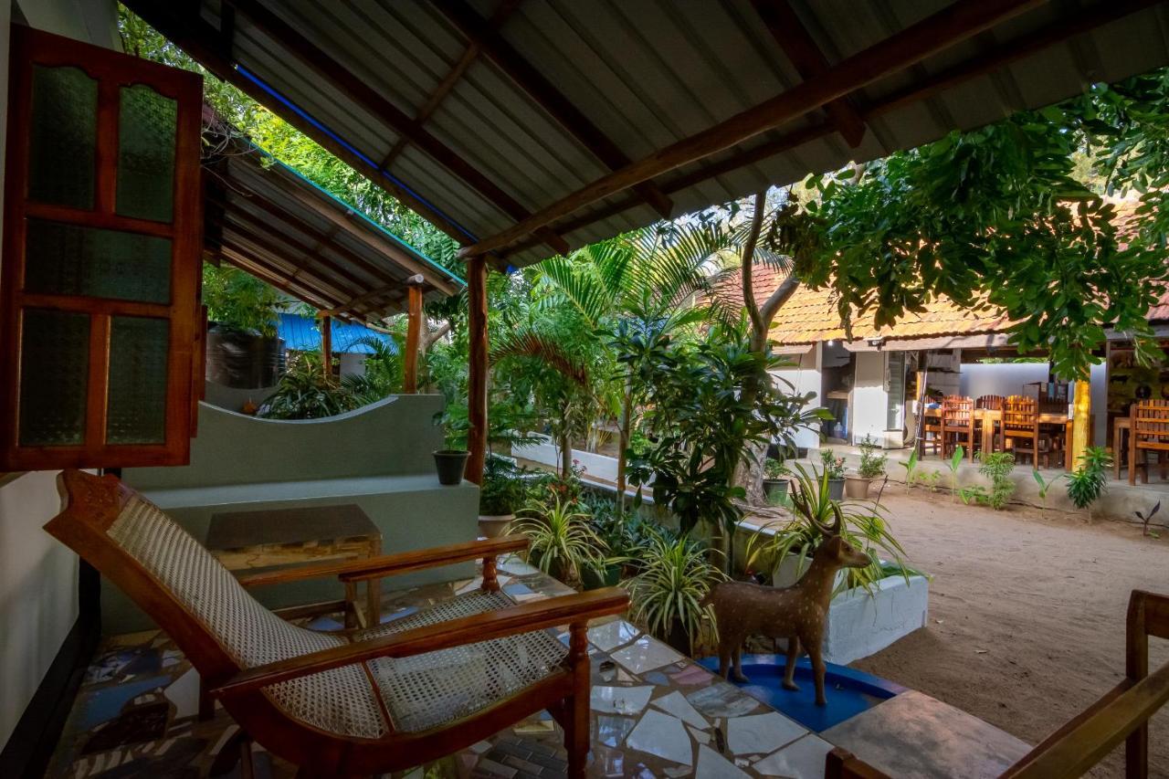 Comfort Beach Hotel Arugam Bay Exteriör bild
